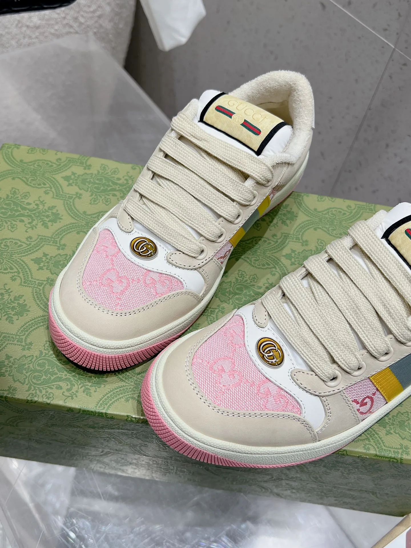 👟👟Ex-factory price 480👟👟 Long-term availability Gucci Gucci New Screener series Couple style Chubby Bread shoes Small dirty shoes Fatty Double G Casual sneakers Original purchase Development Original purchase Development Delivery counter exquisite packaging Fabric: Original imported cowhide + double G fabric Lining: Original customized breathable terry velvet lining Sole: Original molded TPU outsole Size: Women's 35-40 / Men's 39-45 (Female 34, Men 38 can be customized)